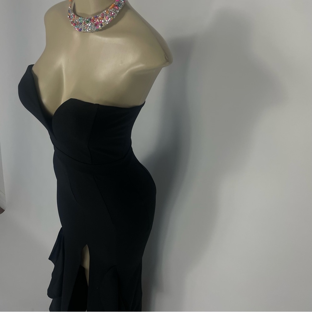 BLACK SWEETHEART GOWN WITH SLIT